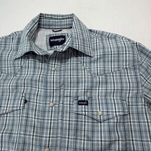 Wrangler M Men's Hiking Fishing  Button Down Performance Plaid Outdoor Shirt